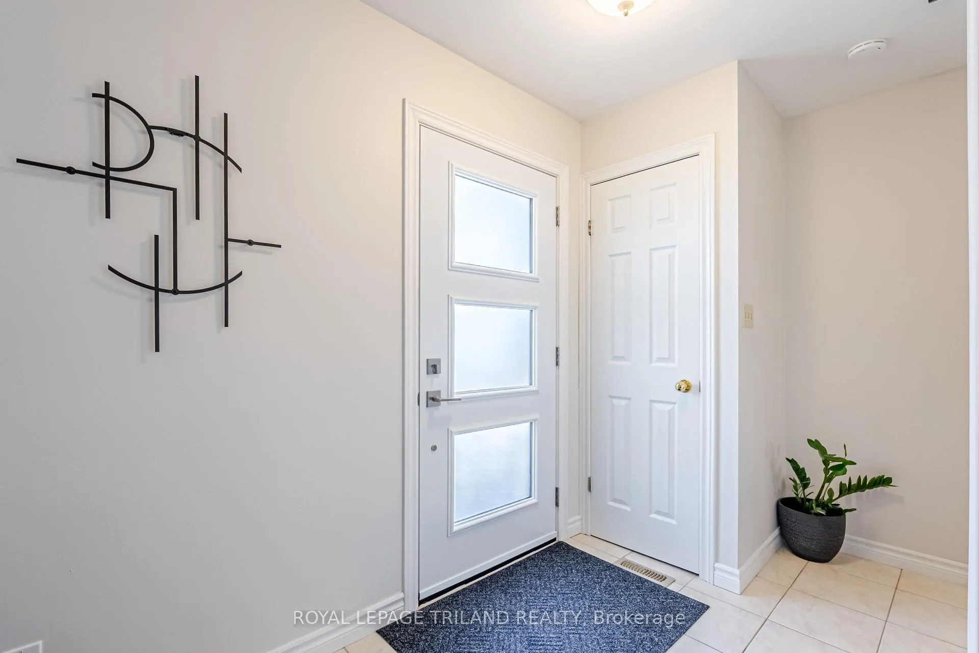 Photo 7 of 183 Canterbury Drive, Thames Centre, Dorchester — HOMEH