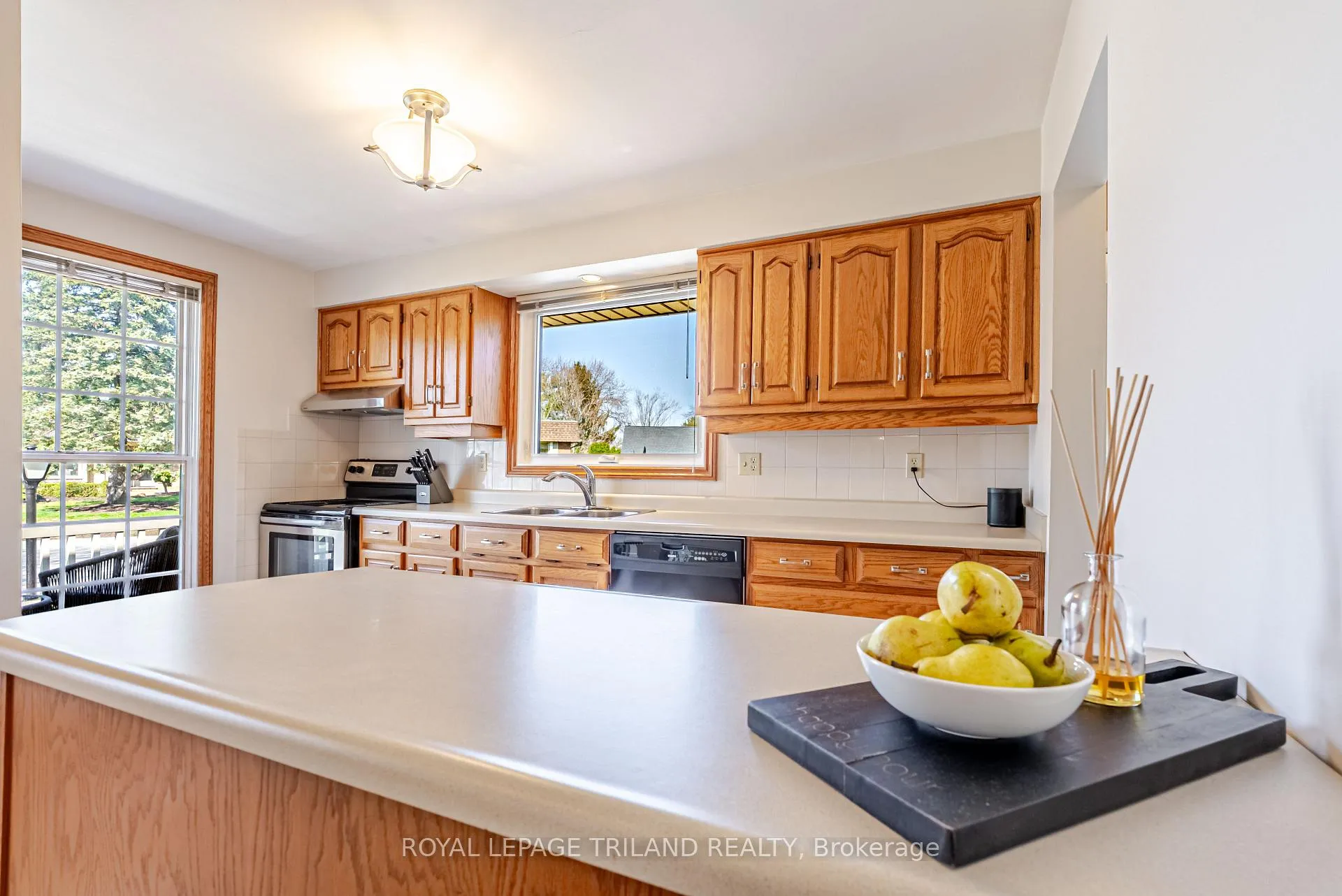 Photo 15 of 183 Canterbury Drive, Thames Centre, Dorchester — HOMEH