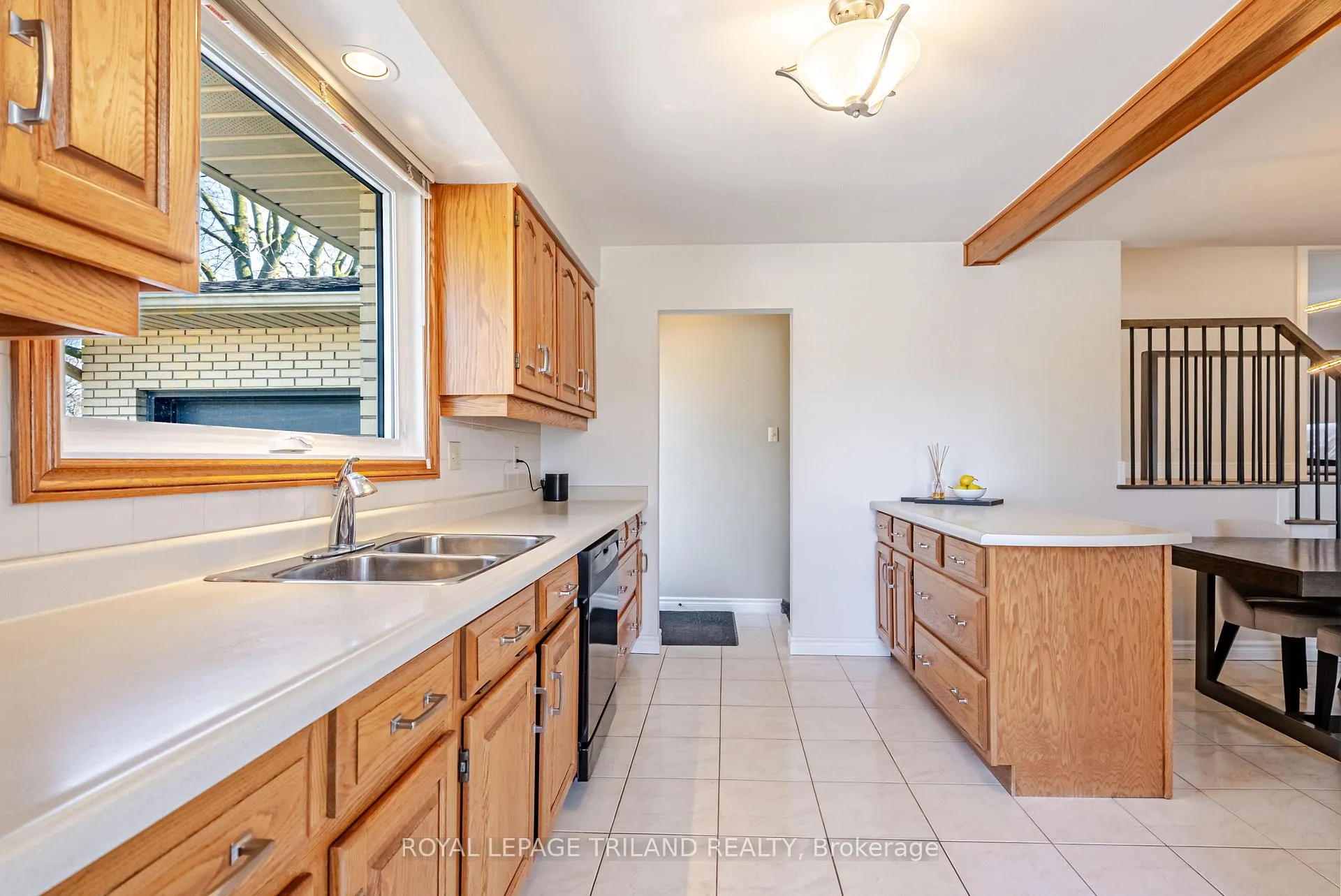 Photo 18 of 183 Canterbury Drive, Thames Centre, Dorchester — HOMEH