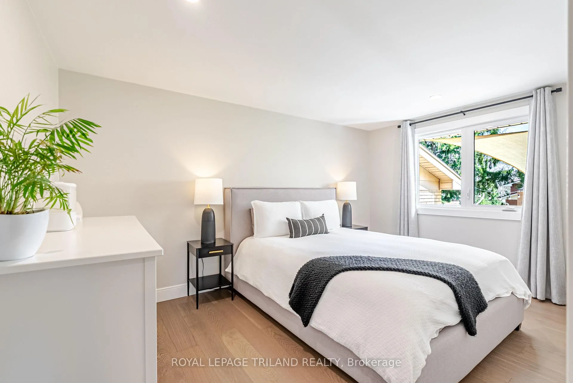 Photo 21 of 183 Canterbury Drive, Thames Centre, Dorchester — HOMEH