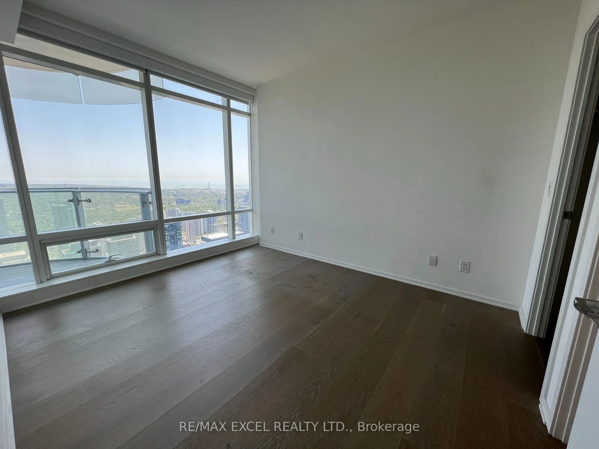 Photo 3 of Unit 7102, 1 Bloor Street E, Toronto, Church-Yonge Corridor — HOMEH