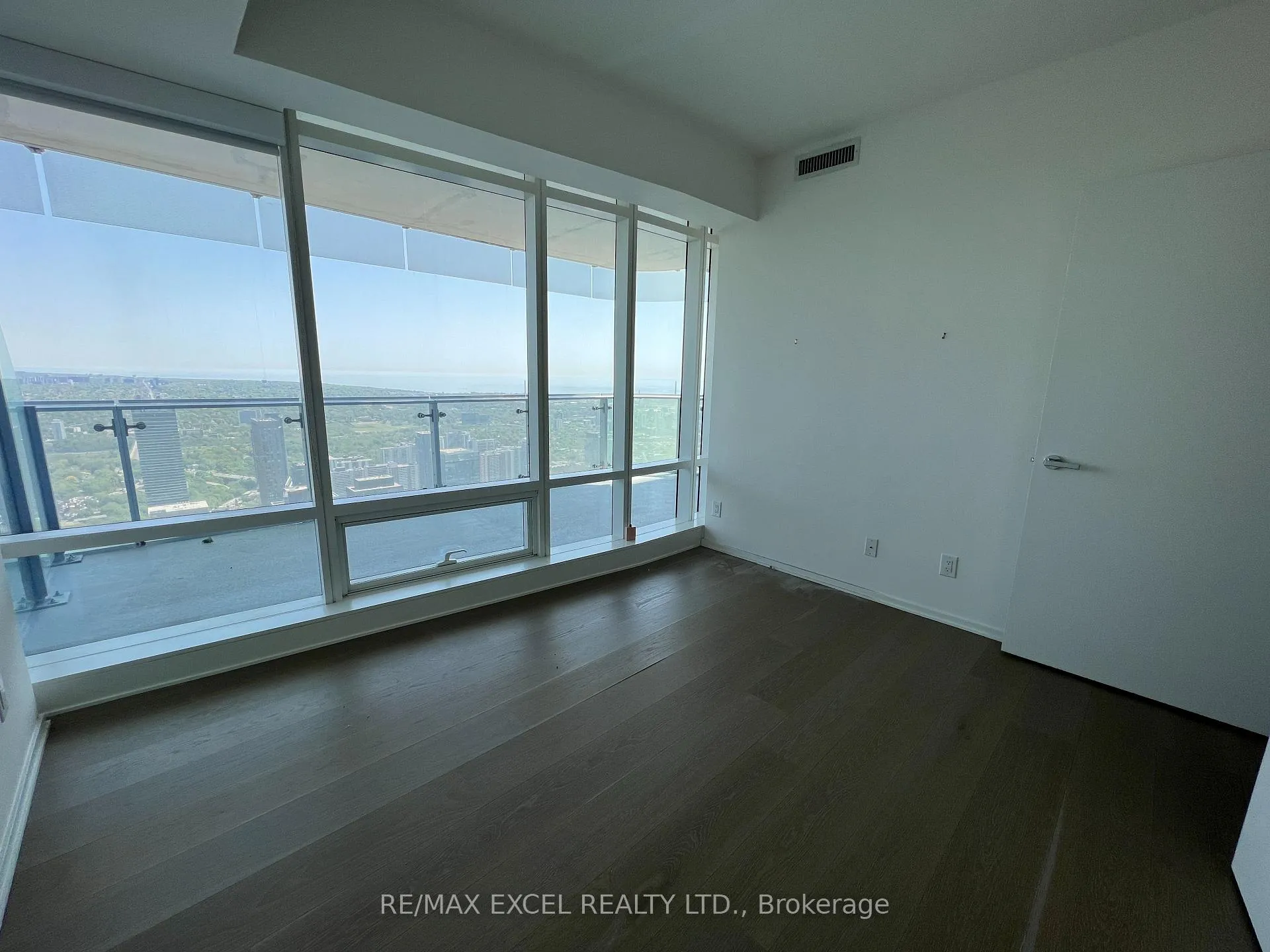 Photo 5 of Unit 7102, 1 Bloor Street E, Toronto, Church-Yonge Corridor — HOMEH