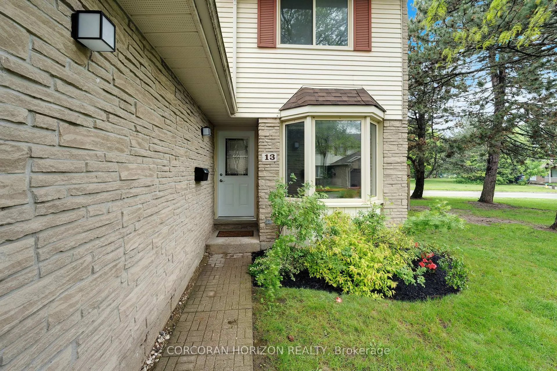 Photo 2 of Unit 13, 476 Kingscourt Drive, Waterloo — HOMEH