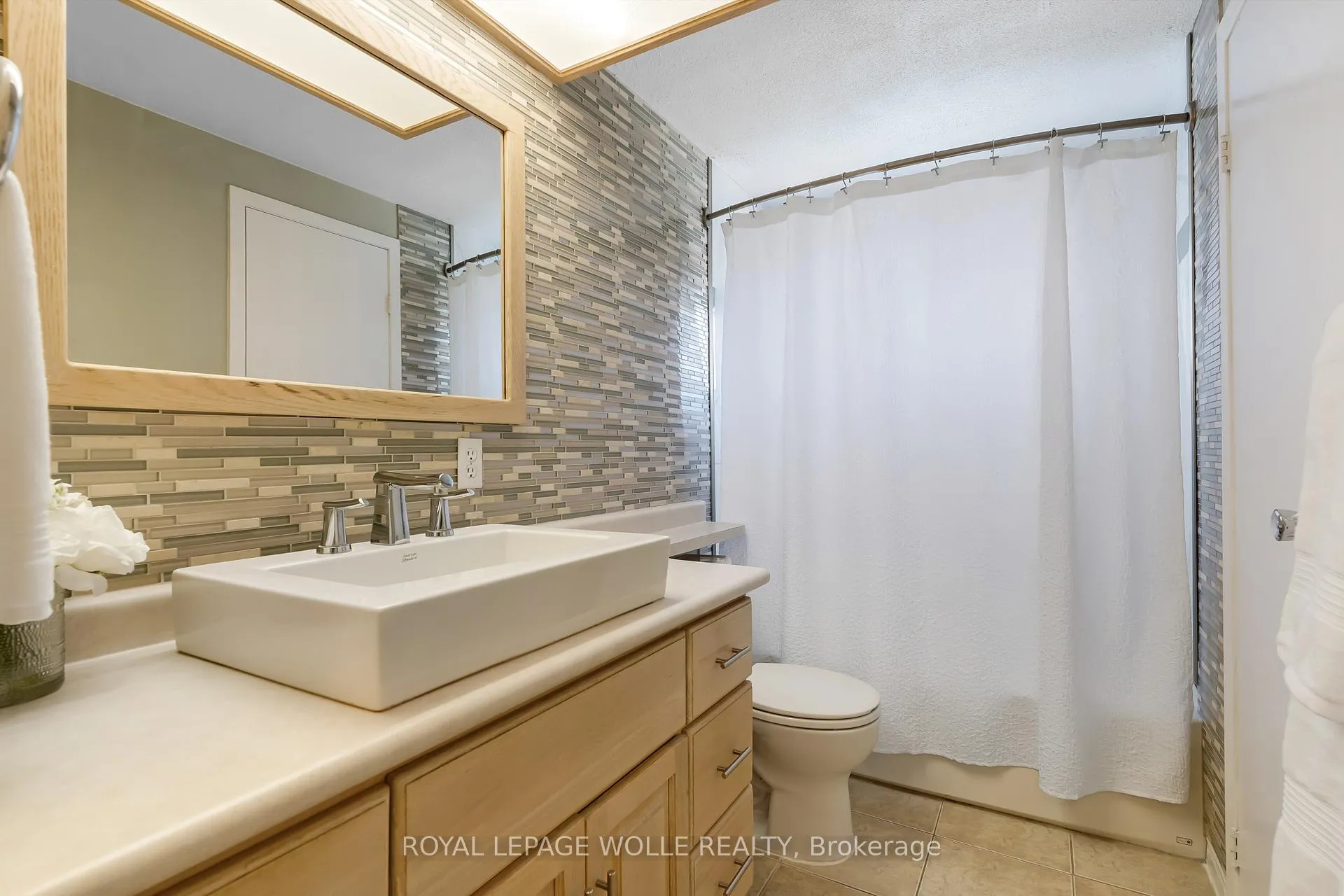 Photo 20 of 86 McGarry Drive, Kitchener — HOMEH
