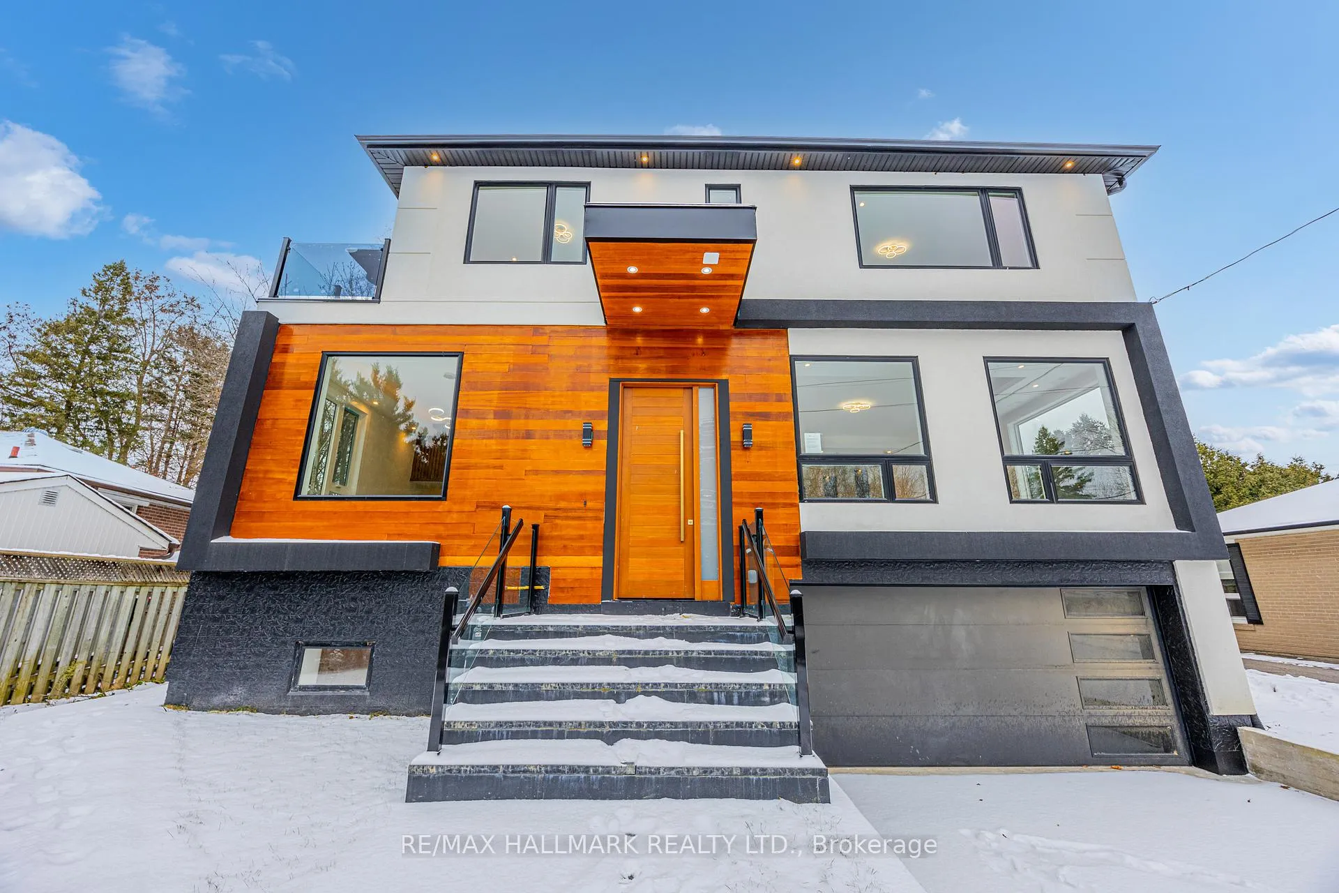 Photo 3 of 69 Aurora Heights Drive S, Aurora, Aurora Heights — HOMEH