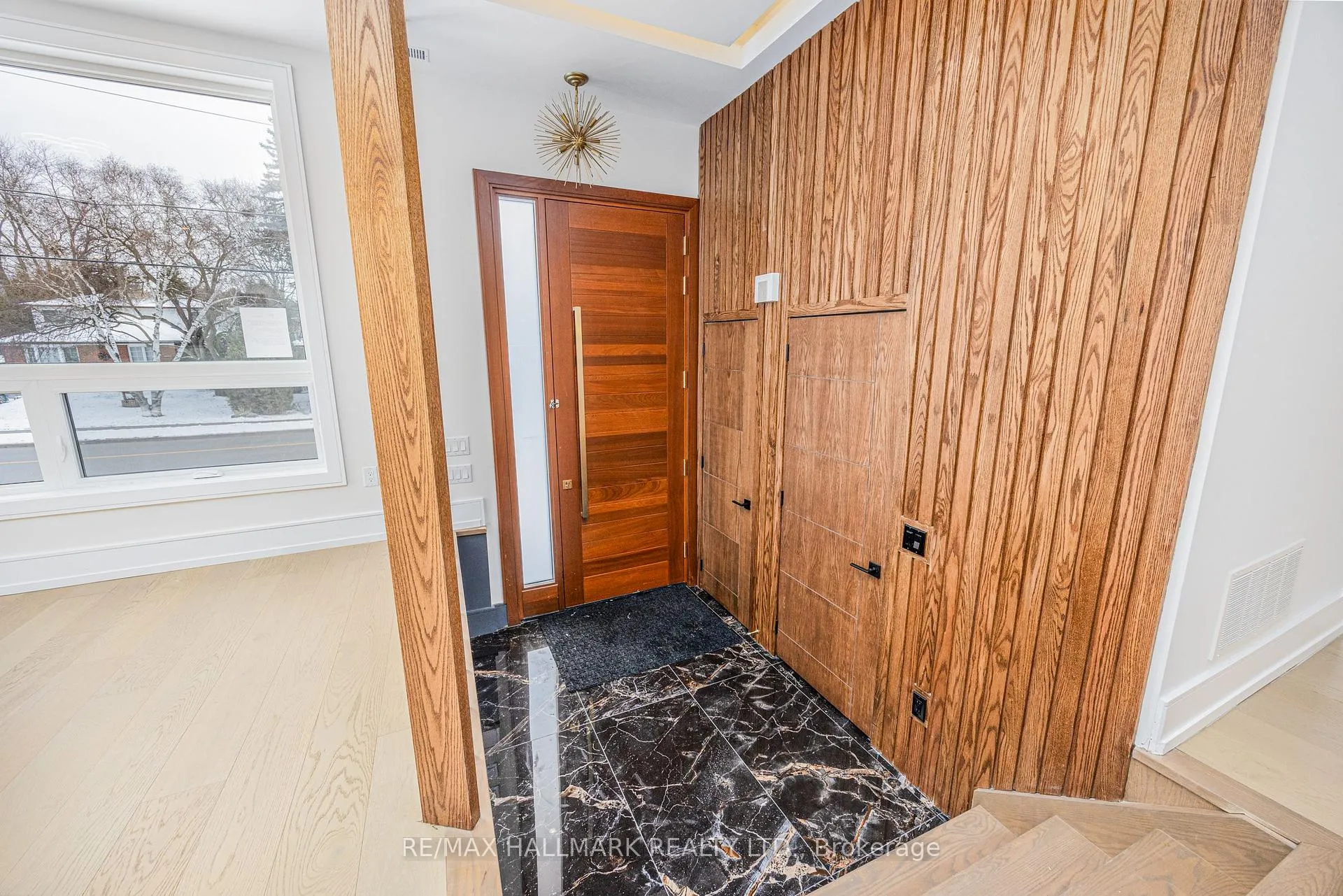 Photo 4 of 69 Aurora Heights Drive S, Aurora, Aurora Heights — HOMEH