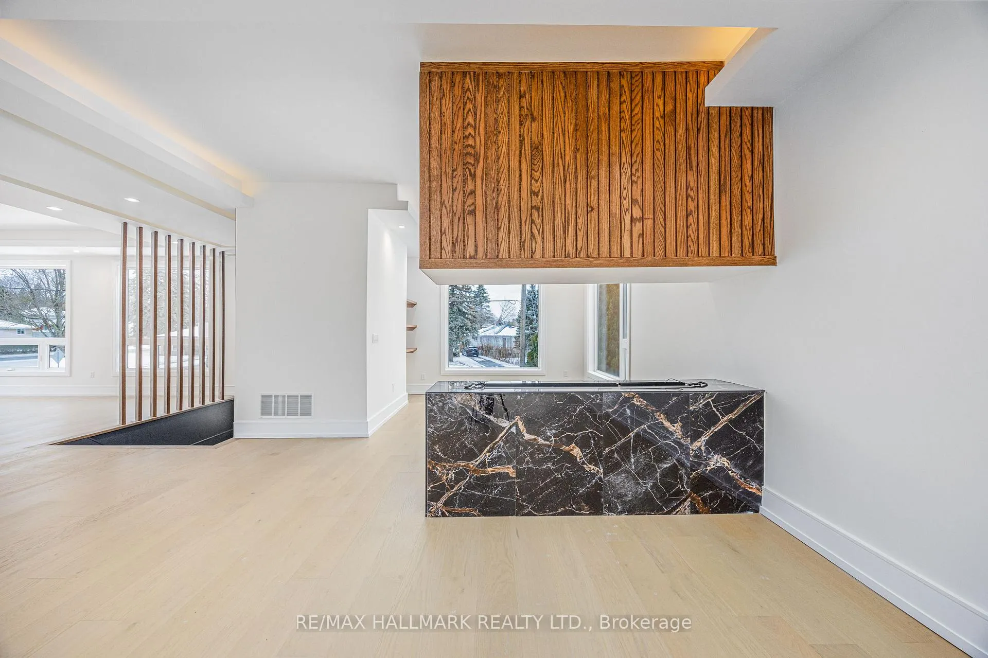 Photo 9 of 69 Aurora Heights Drive S, Aurora, Aurora Heights — HOMEH