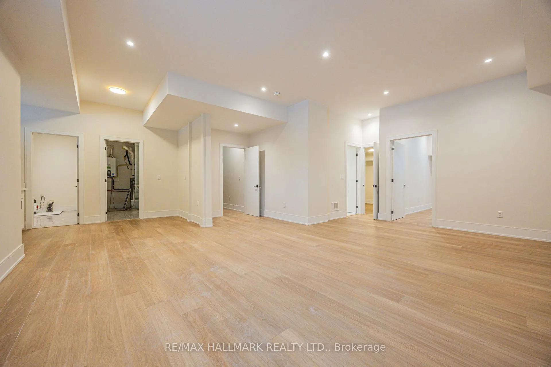 Photo 30 of 69 Aurora Heights Drive S, Aurora, Aurora Heights — HOMEH