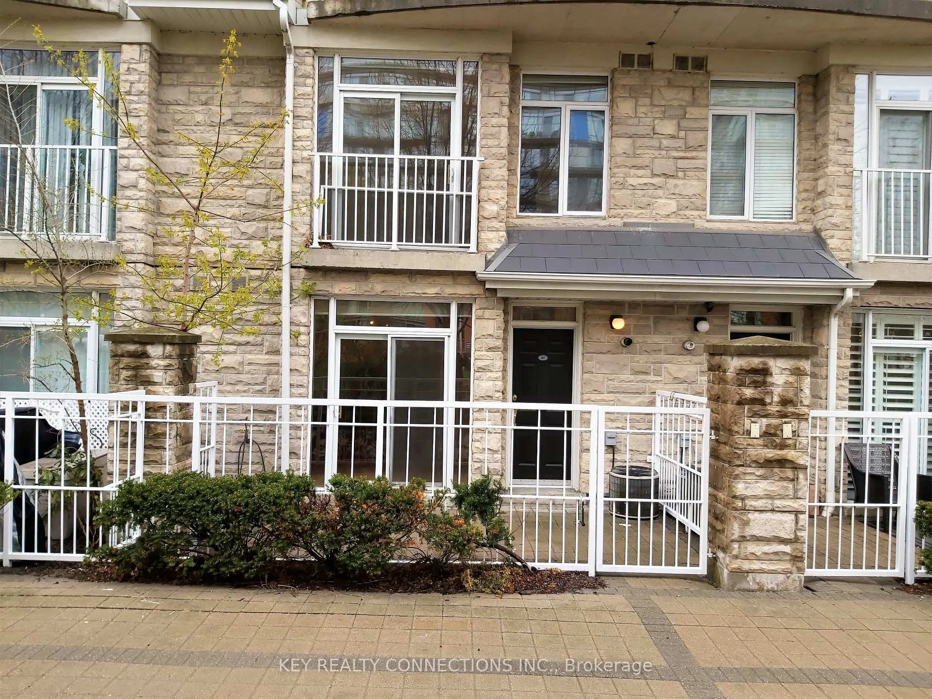 Front of Unit 605, 38 Stadium Road