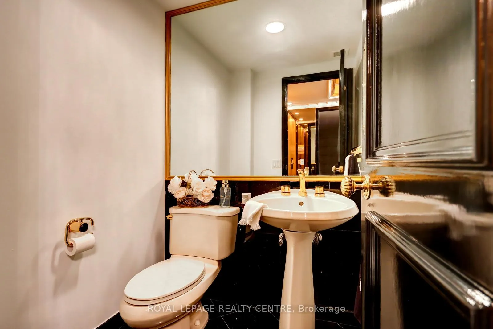 Photo 6 of Unit 401W, 480 Queens Quay W, Toronto, Waterfront Communities — HOMEH
