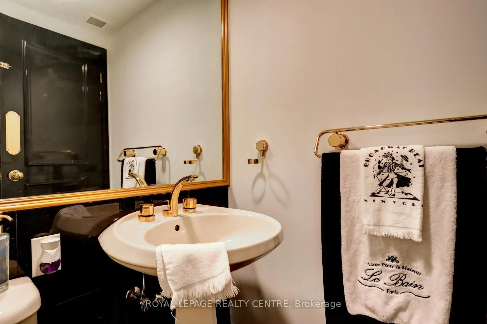 Photo 7 of Unit 401W, 480 Queens Quay W, Toronto, Waterfront Communities — HOMEH