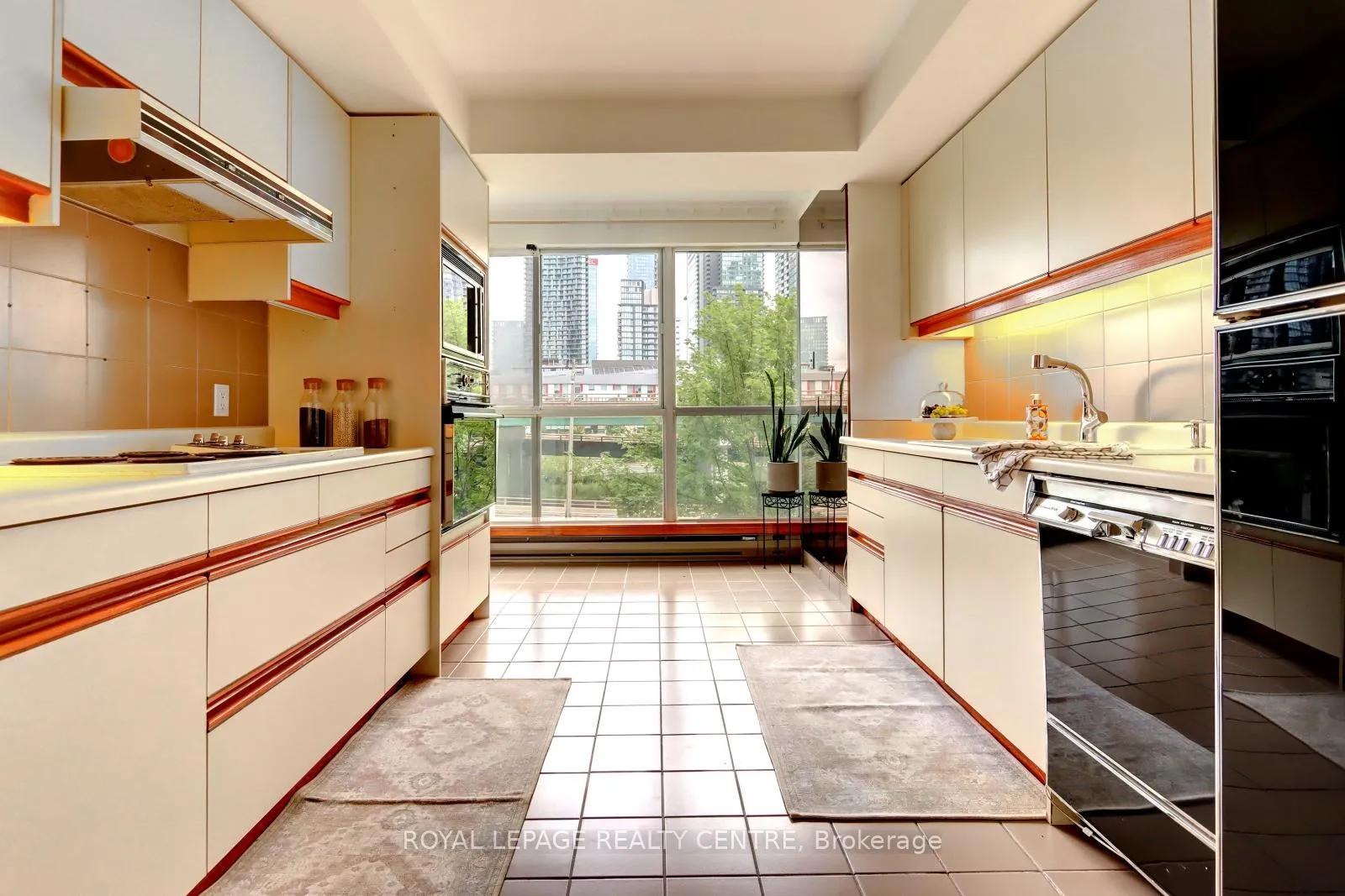 Photo 9 of Unit 401W, 480 Queens Quay W, Toronto, Waterfront Communities — HOMEH