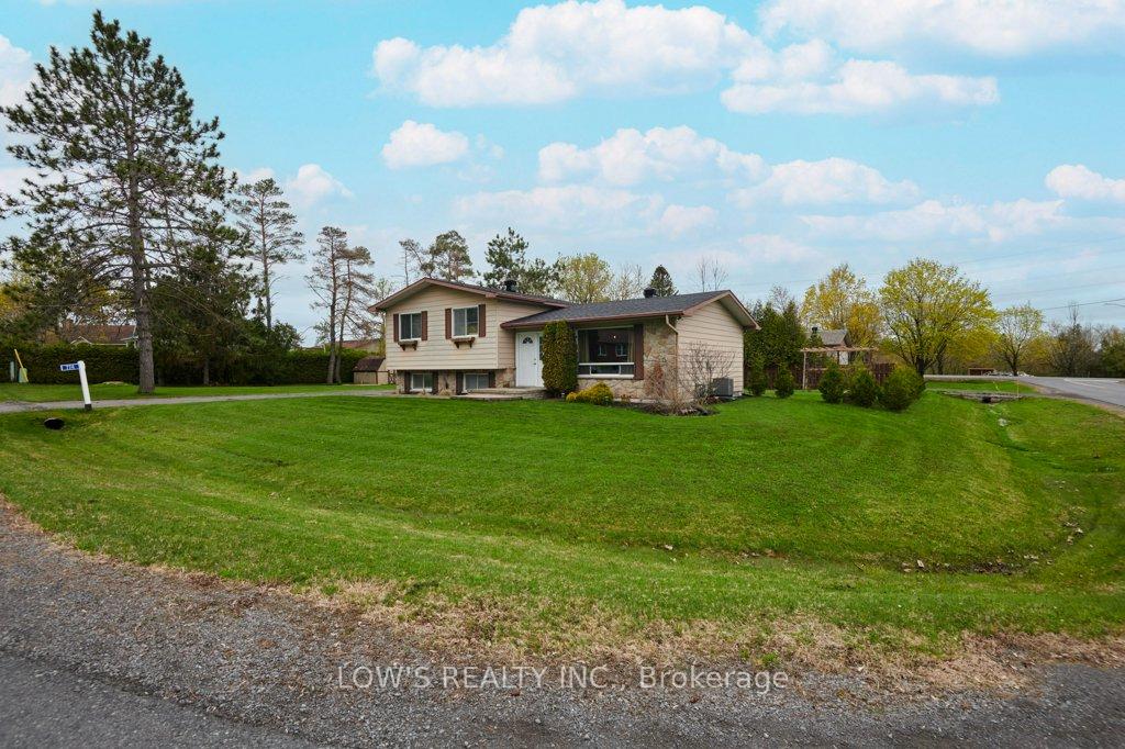 Photo 2 of 774 Burroughs Street, Champlain, L'Orignal — HOMEH