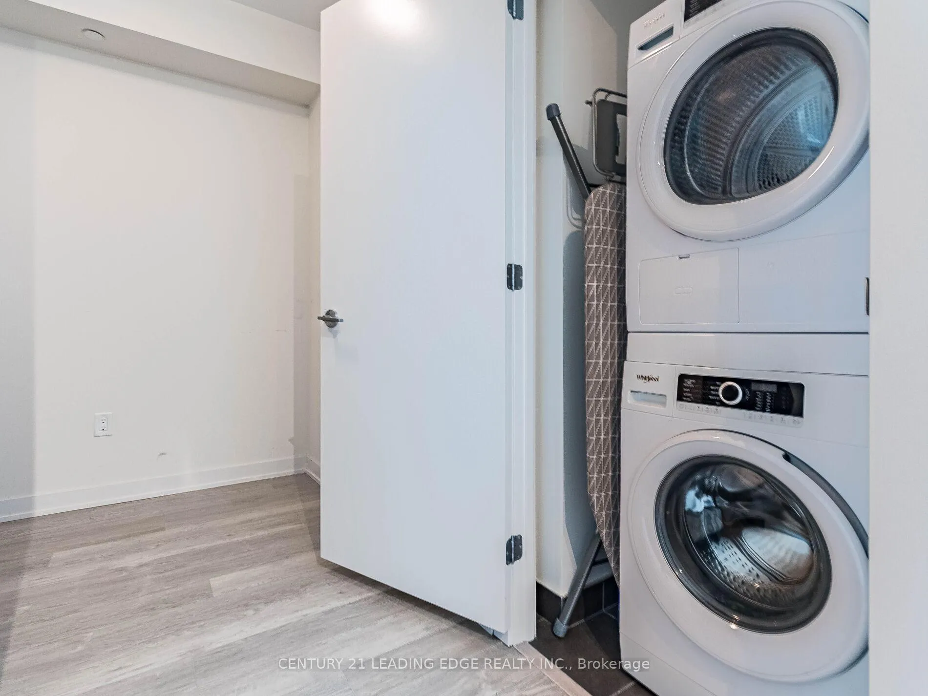 Photo 10 of Unit 402, 212 King William Street, Hamilton, Beasley — HOMEH