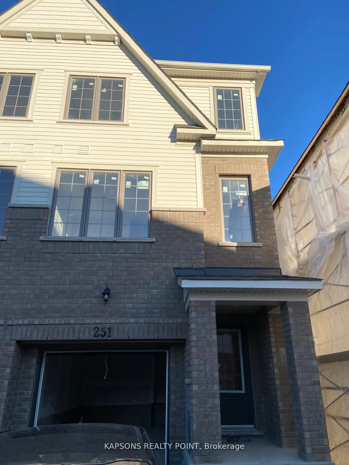 Photo 3 of Unit 23, 251 Danzatore Path, Oshawa, Windfields — HOMEH