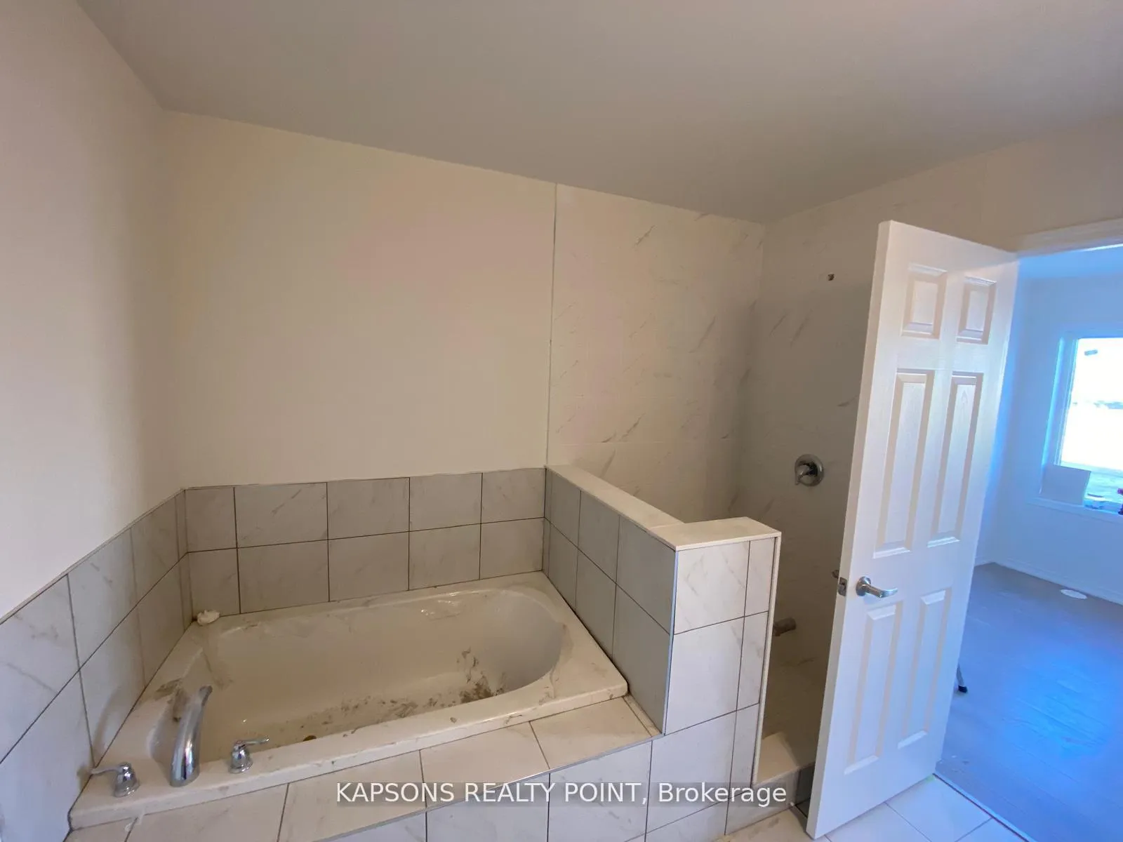 Photo 7 of Unit 23, 251 Danzatore Path, Oshawa, Windfields — HOMEH