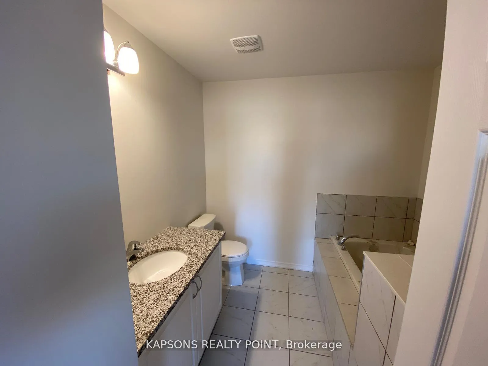 Photo 18 of Unit 23, 251 Danzatore Path, Oshawa, Windfields — HOMEH