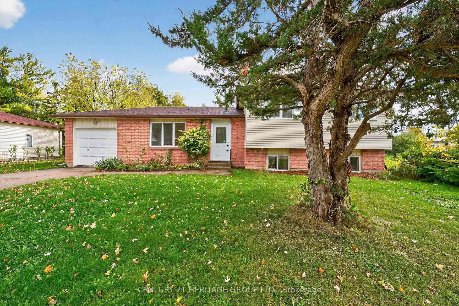 Front of 1087 County Rd 42