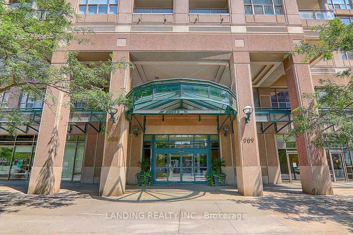 Front of Unit 716, 909 Bay Street