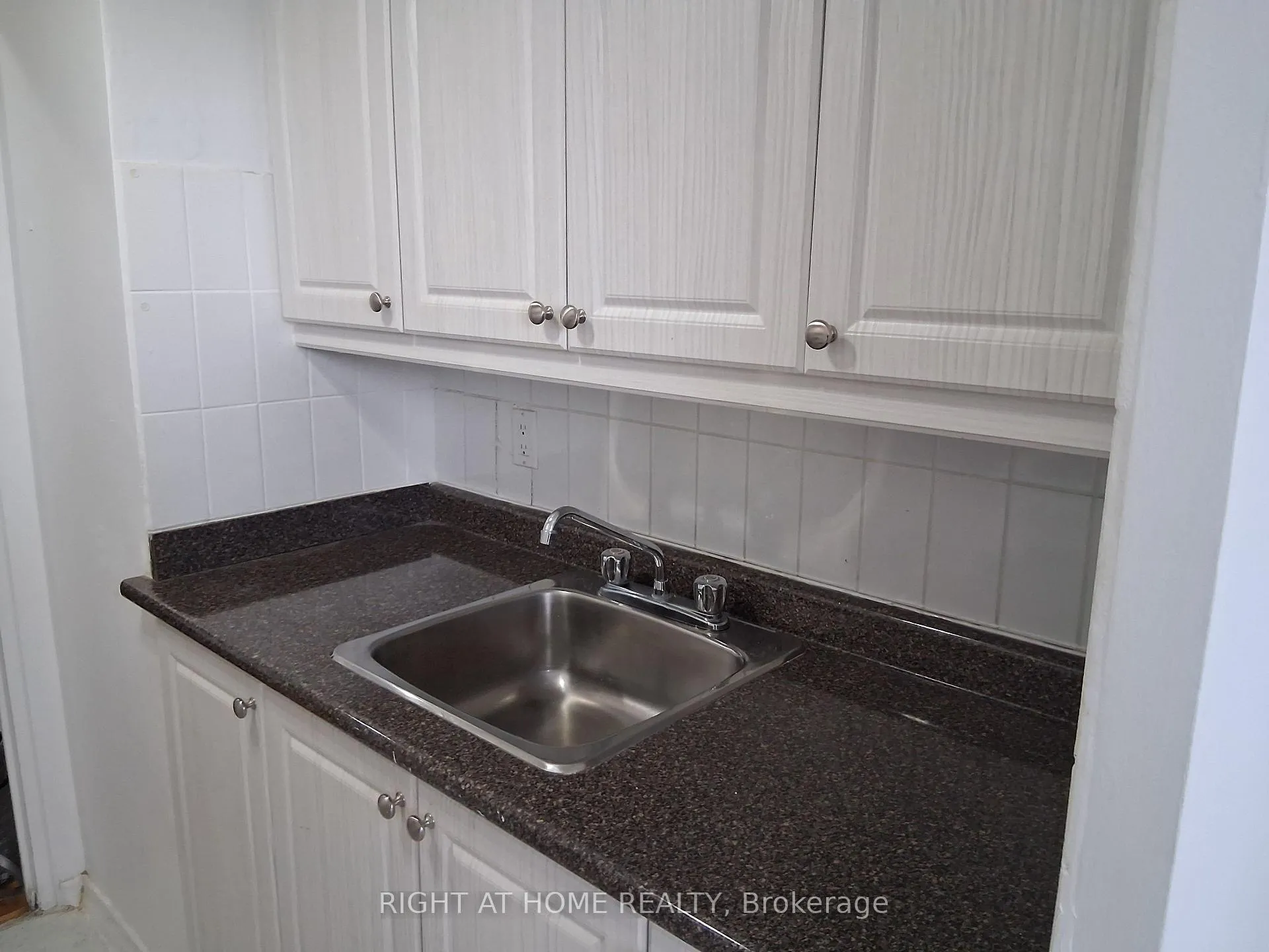 Photo 8 of Unit 1006, 191 St George Street, Toronto, The Annex — HOMEH
