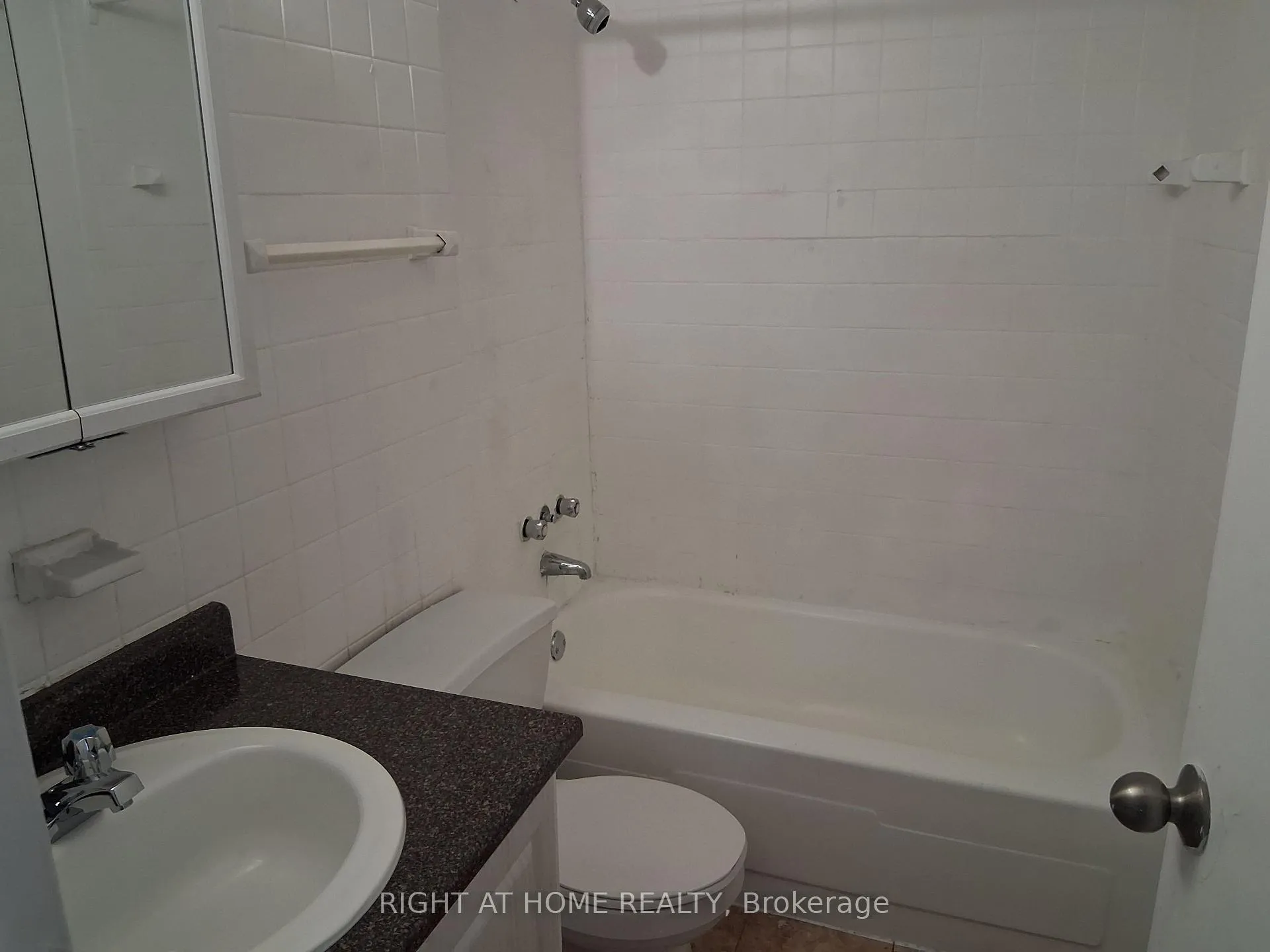 Photo 12 of Unit 1006, 191 St George Street, Toronto, The Annex — HOMEH