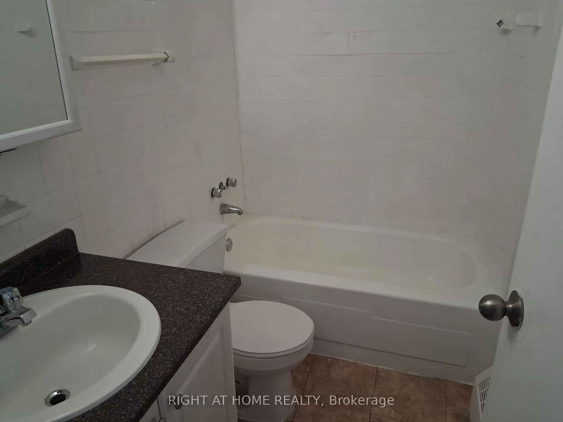 Photo 13 of Unit 1006, 191 St George Street, Toronto, The Annex — HOMEH