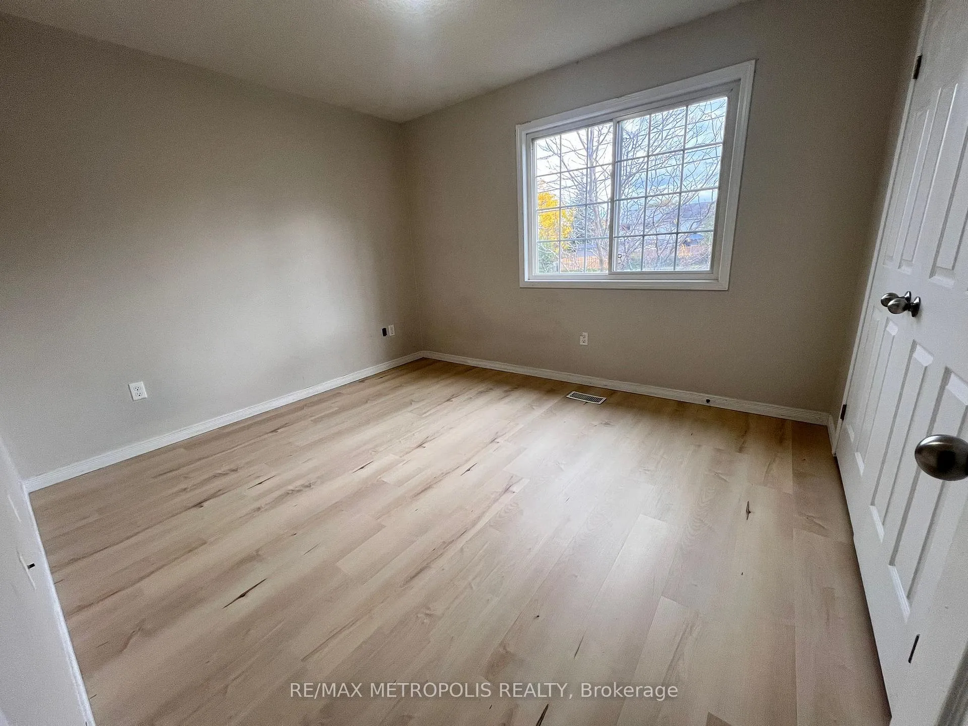Photo 10 of Unit B10, 155 Highland Crescent, Kitchener, Victoria Hills — HOMEH