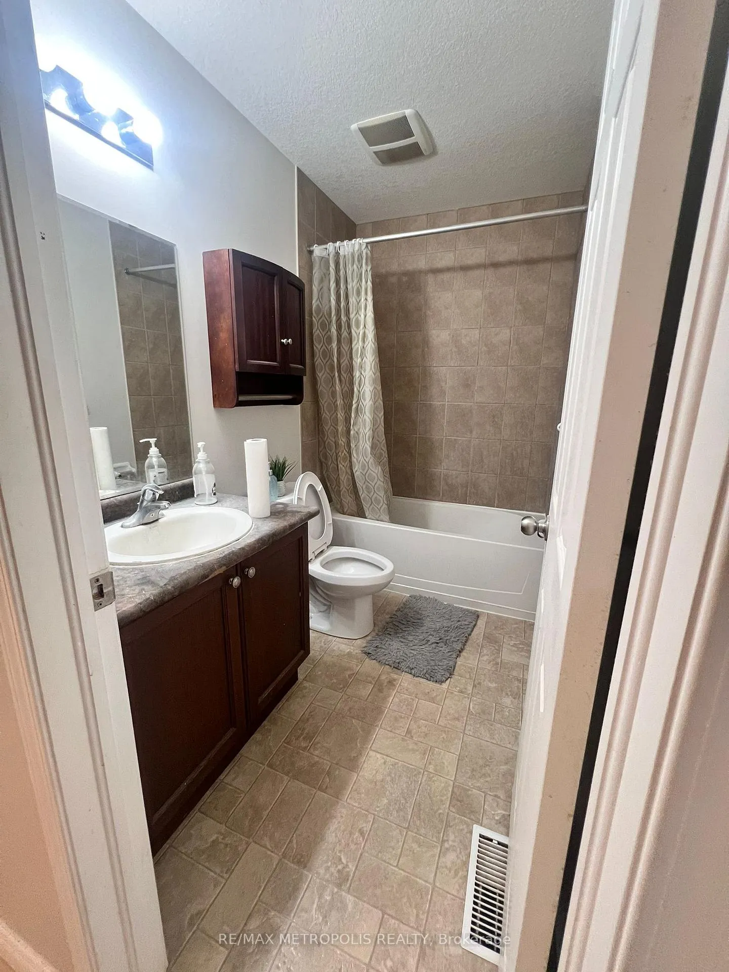 Photo 11 of Unit B10, 155 Highland Crescent, Kitchener, Victoria Hills — HOMEH