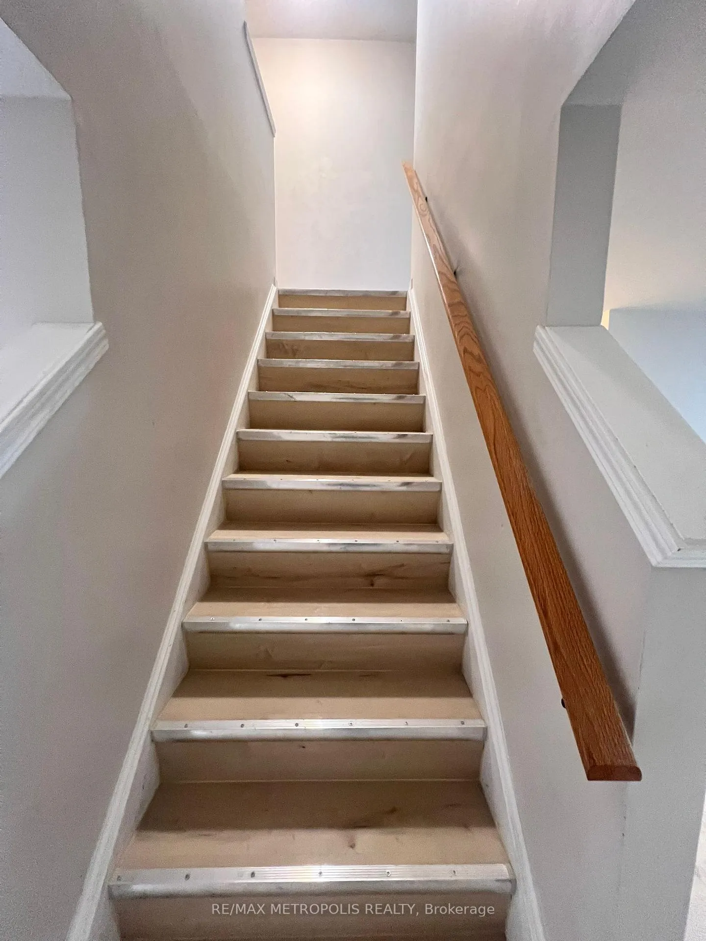 Photo 13 of Unit B10, 155 Highland Crescent, Kitchener, Victoria Hills — HOMEH