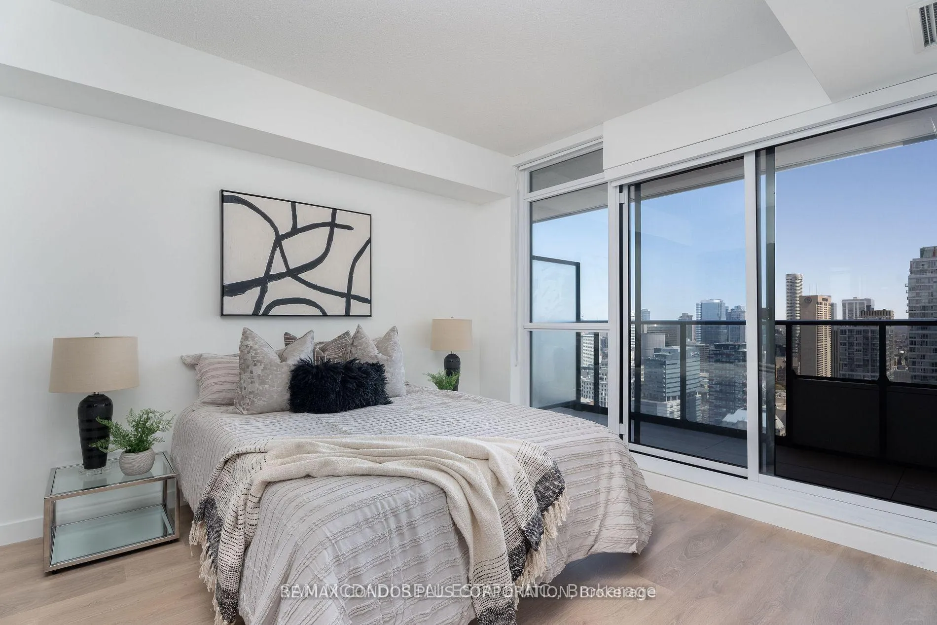 Photo 4 of Unit 4002, 38 Widmer Street, Toronto, Waterfront Communities — HOMEH