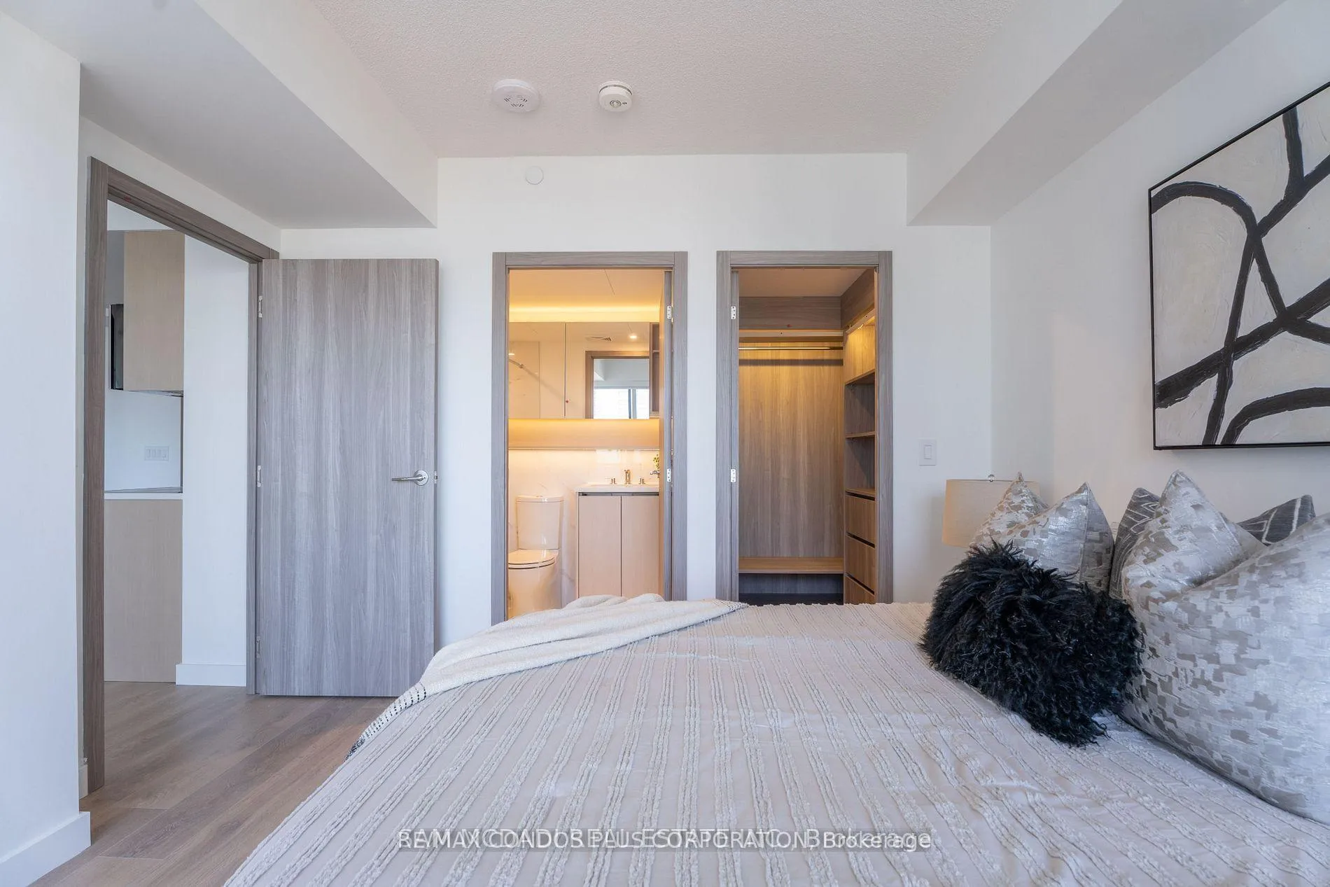 Photo 5 of Unit 4002, 38 Widmer Street, Toronto, Waterfront Communities — HOMEH