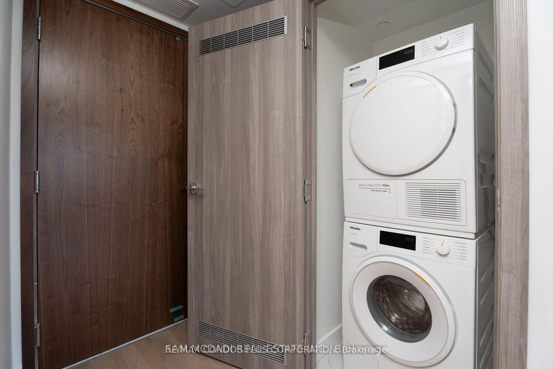 Photo 8 of Unit 4002, 38 Widmer Street, Toronto, Waterfront Communities — HOMEH