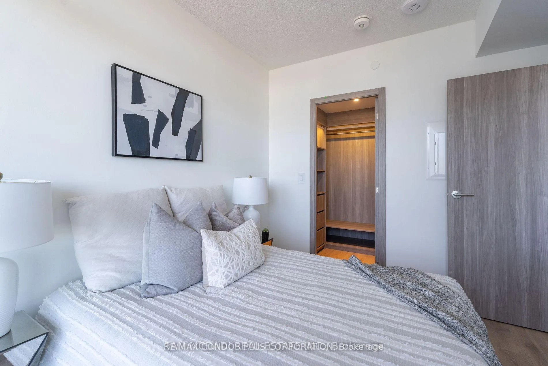 Photo 14 of Unit 4002, 38 Widmer Street, Toronto, Waterfront Communities — HOMEH