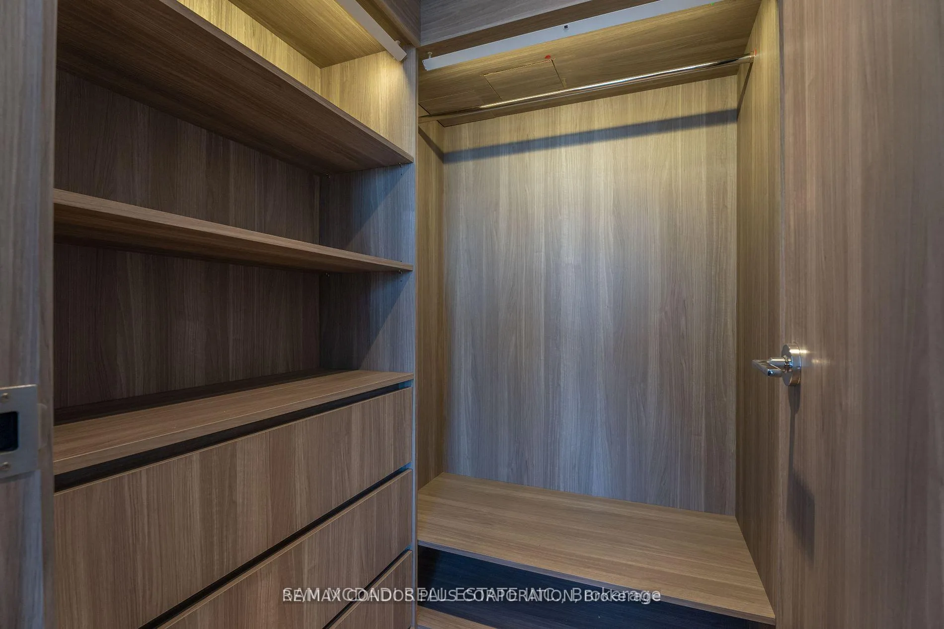 Photo 15 of Unit 4002, 38 Widmer Street, Toronto, Waterfront Communities — HOMEH
