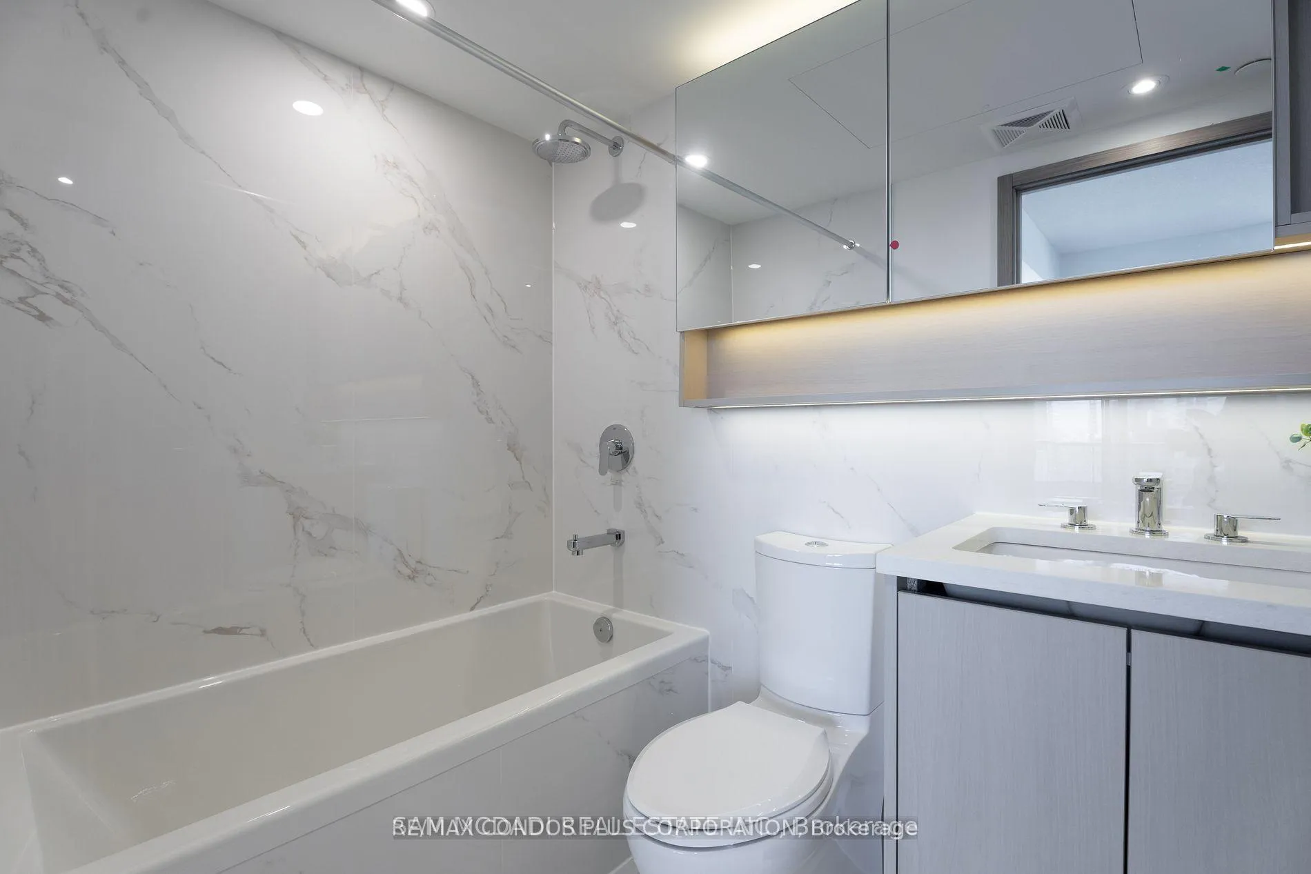 Photo 16 of Unit 4002, 38 Widmer Street, Toronto, Waterfront Communities — HOMEH