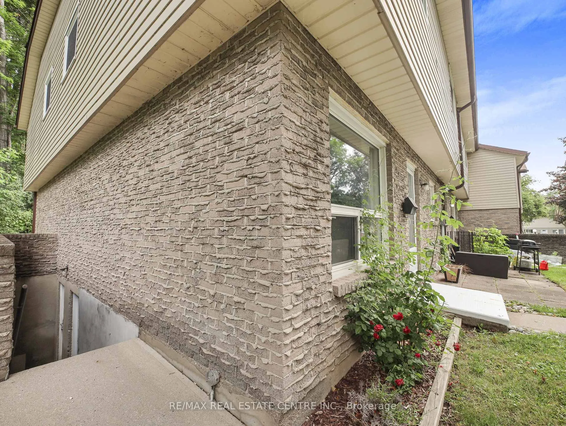 Photo 3 of Unit 9, 453 Albert Street, Waterloo — HOMEH