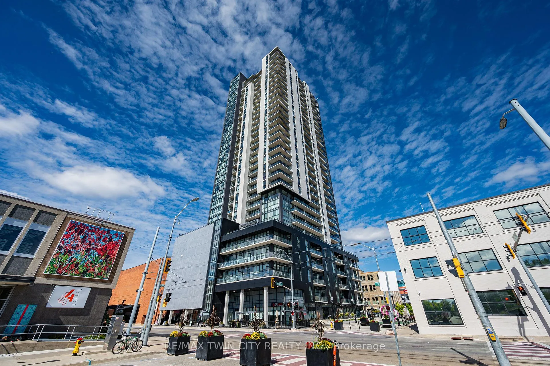 Front of Unit 807, 60 Charles Street W