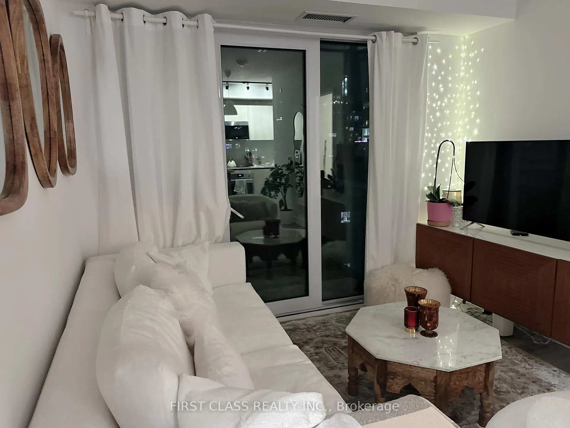 Photo 4 of Unit 726, 108 Peter Street, Toronto, Waterfront Communities — HOMEH