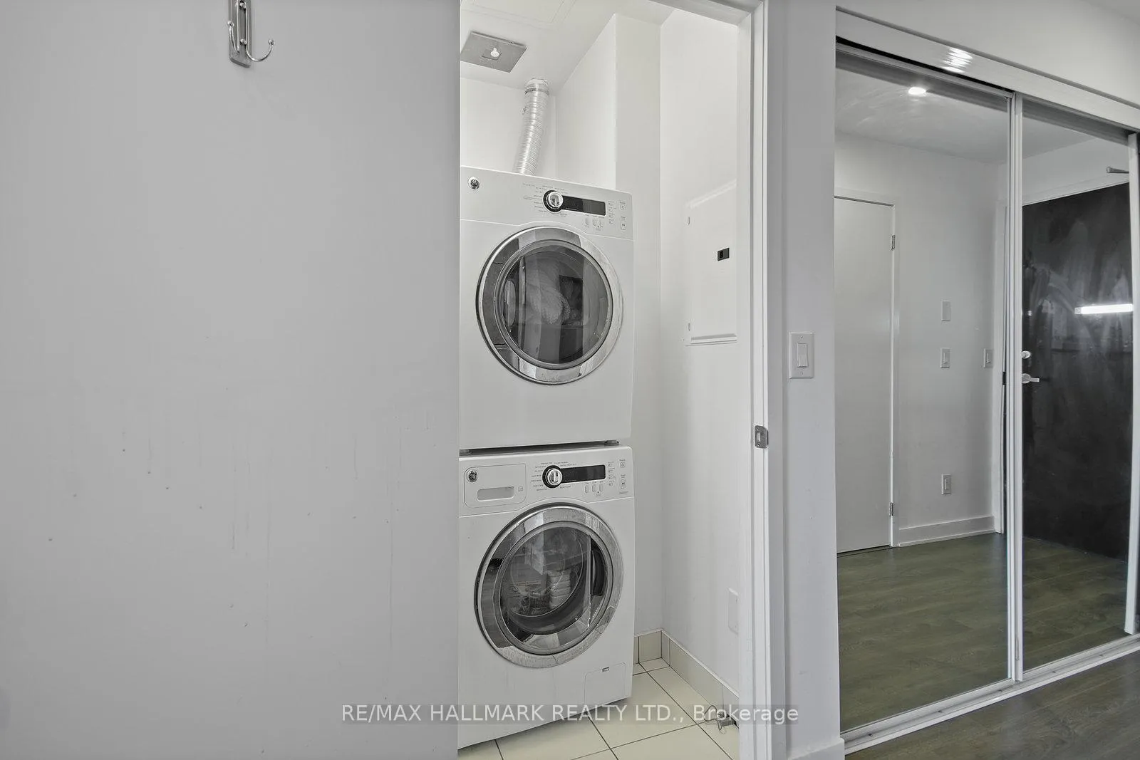 Photo 14 of Unit 911, 55 Regent Park Boulevard, Toronto, Regent Park — HOMEH