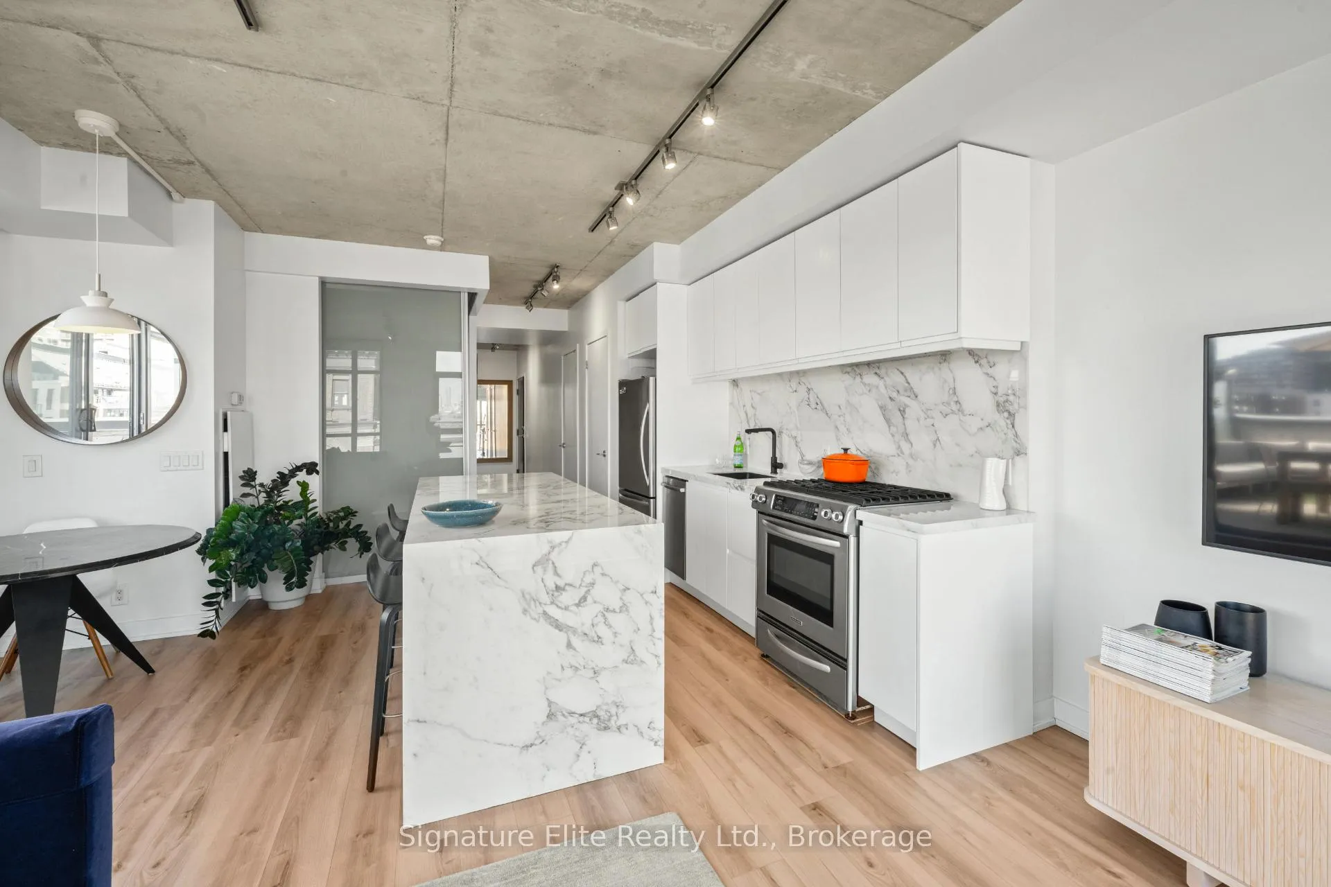 Photo 4 of Unit 606, 2 Gladstone Avenue, Toronto, Little Portugal — HOMEH