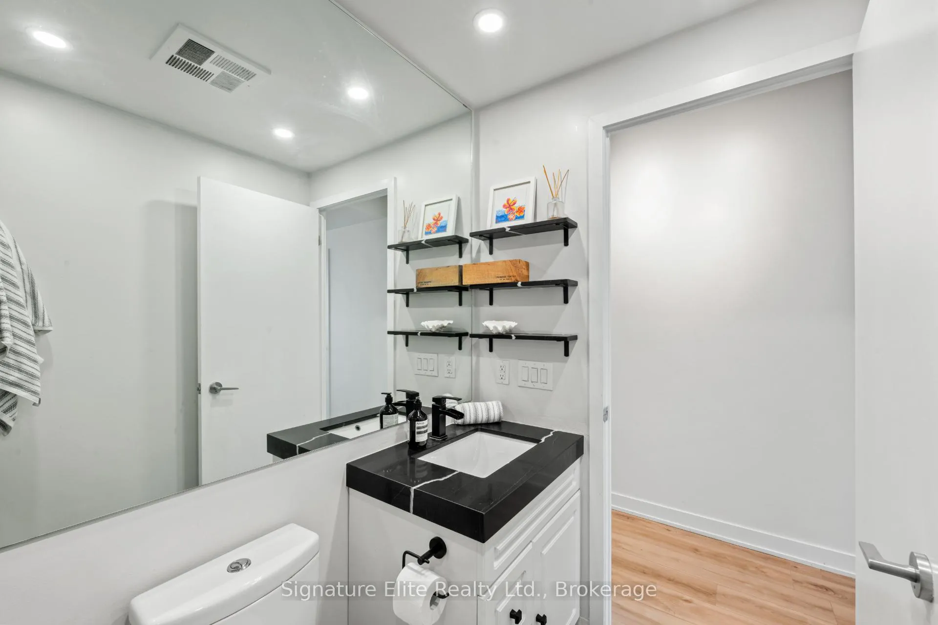 Photo 7 of Unit 606, 2 Gladstone Avenue, Toronto, Little Portugal — HOMEH