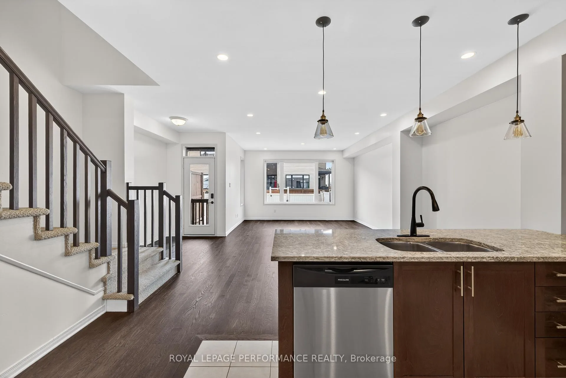 Photo 8 of 345 Nonius Street, Ottawa, Kanata - Emerald Meadows/Trailwest — HOMEH