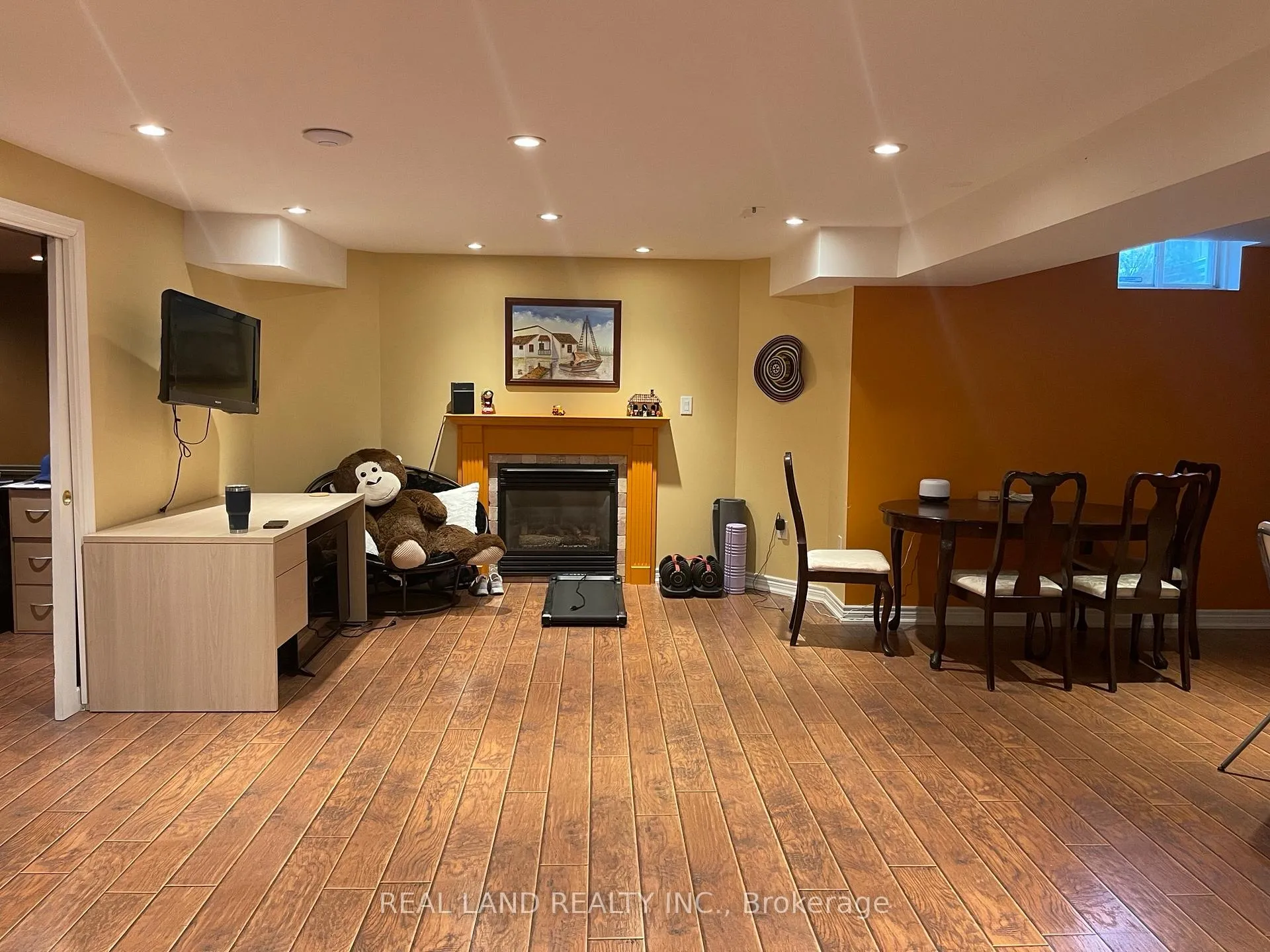 Front of Unit Basement, 21 Victoria Wood Avenue