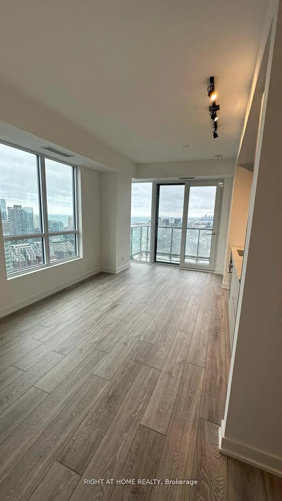 Photo 3 of Unit 4710, 108 Peter Street, Toronto, Waterfront Communities — HOMEH