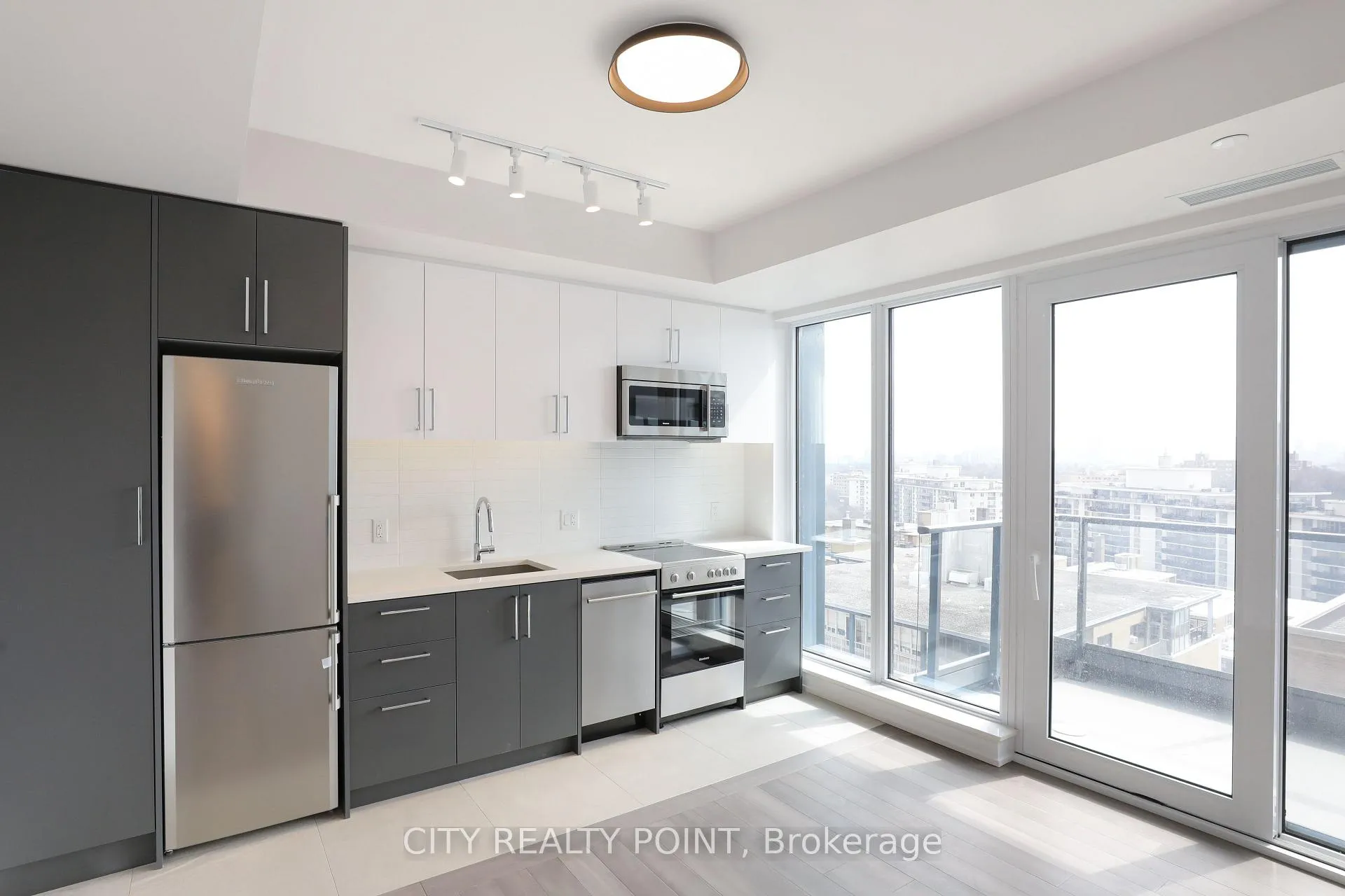 Front of Unit 1011, 2525 Bathurst Street