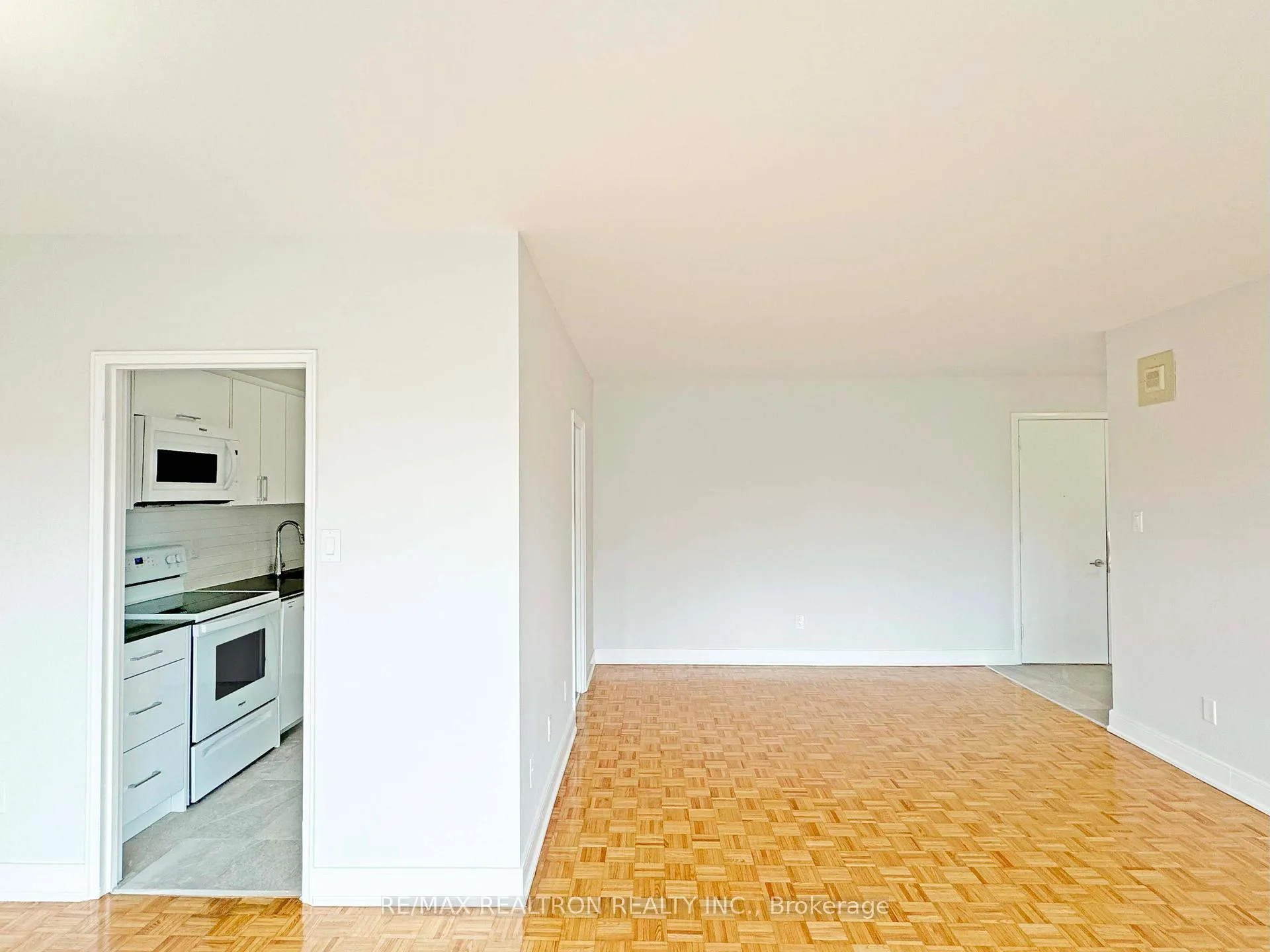 Front of Unit 407, 10 Shallmar Boulevard