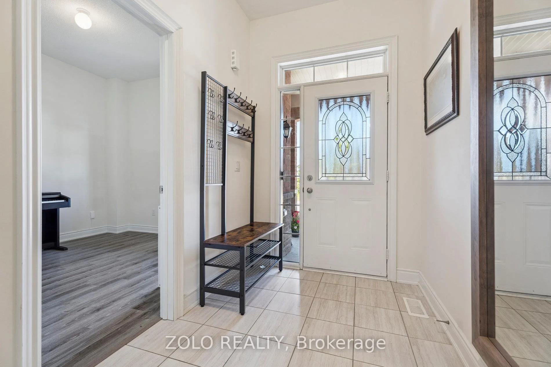 Photo 5 of 143 Kingsmere Crescent, New Tecumseth, Alliston — HOMEH