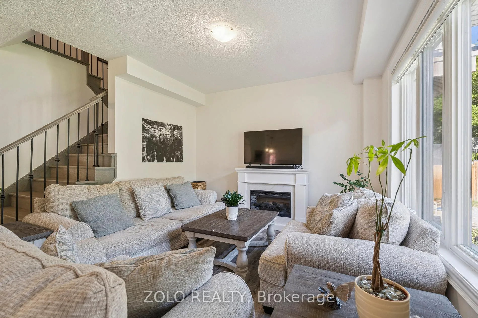 Photo 7 of 143 Kingsmere Crescent, New Tecumseth, Alliston — HOMEH