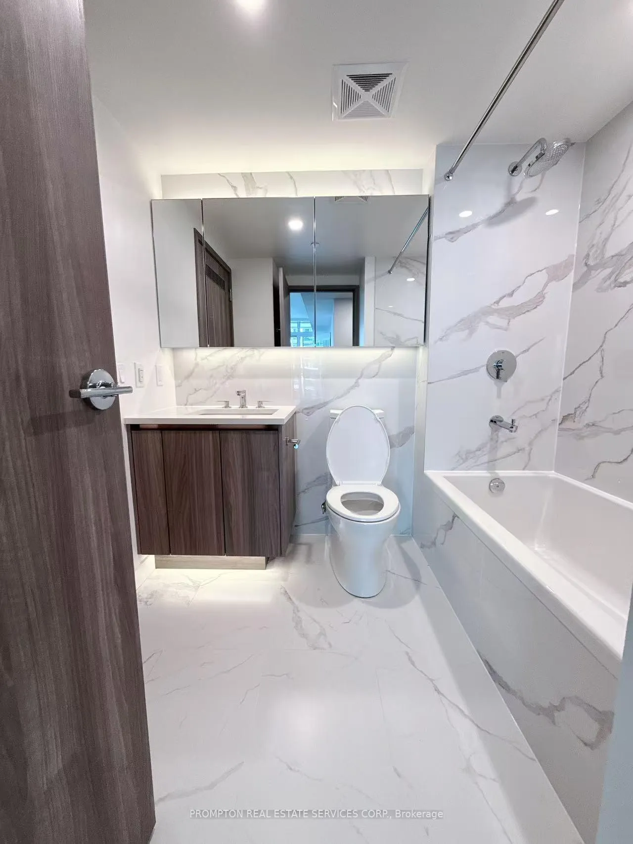 Photo 4 of Unit 1905, 1 Concord Cityplace Way, Toronto, Waterfront Communities — HOMEH