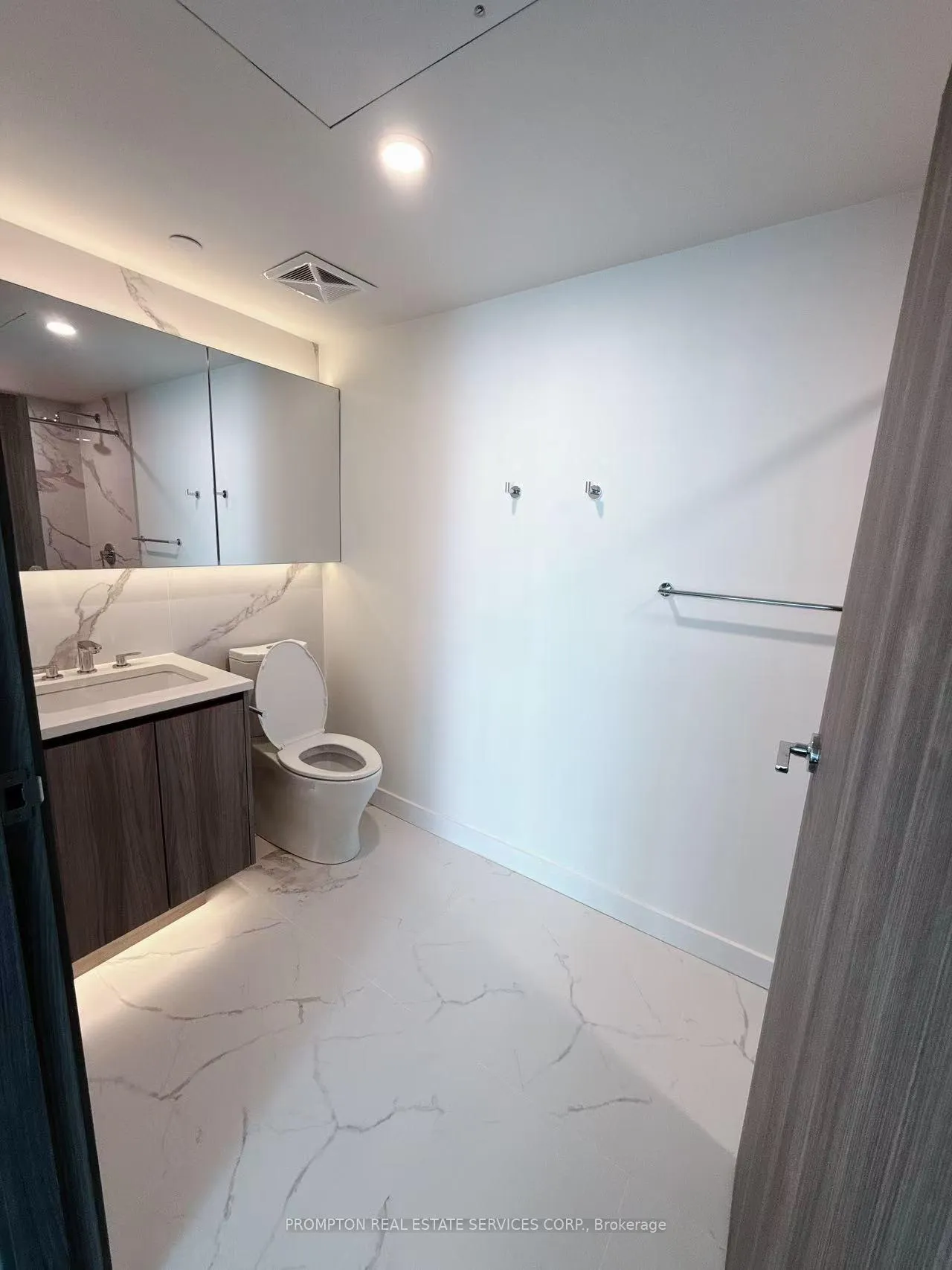 Photo 7 of Unit 1905, 1 Concord Cityplace Way, Toronto, Waterfront Communities — HOMEH